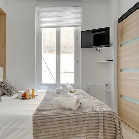 343 Michau - Cozy Near Sacre-coeur * Париж